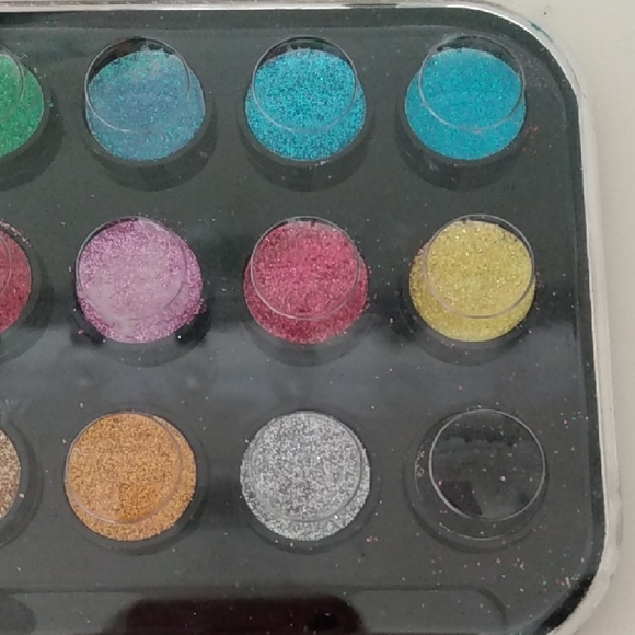 24 Glitter Eye Shadow kit Party Halloween Cosplay New Years Eve - Picture 7 of 16
